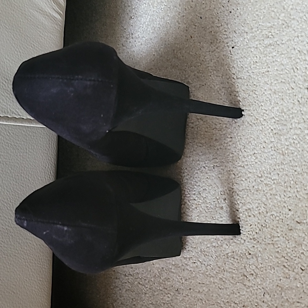 Shoes - Picture 3 of 4